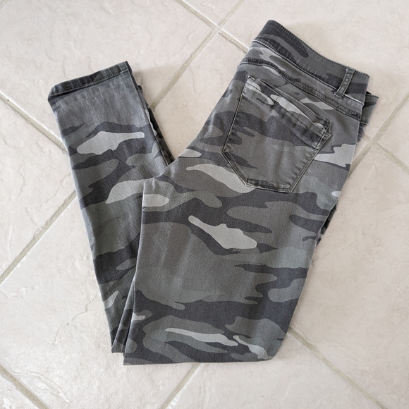 Democracy Jeans - Picture 3 of 5